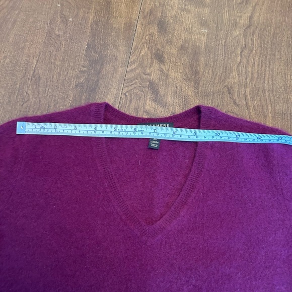 Burgundy cashmere V-neck sweater xl - Picture 2 of 10